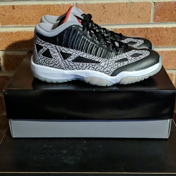 Air Jordan 11 Retro Low IE - Picture 2 of 6